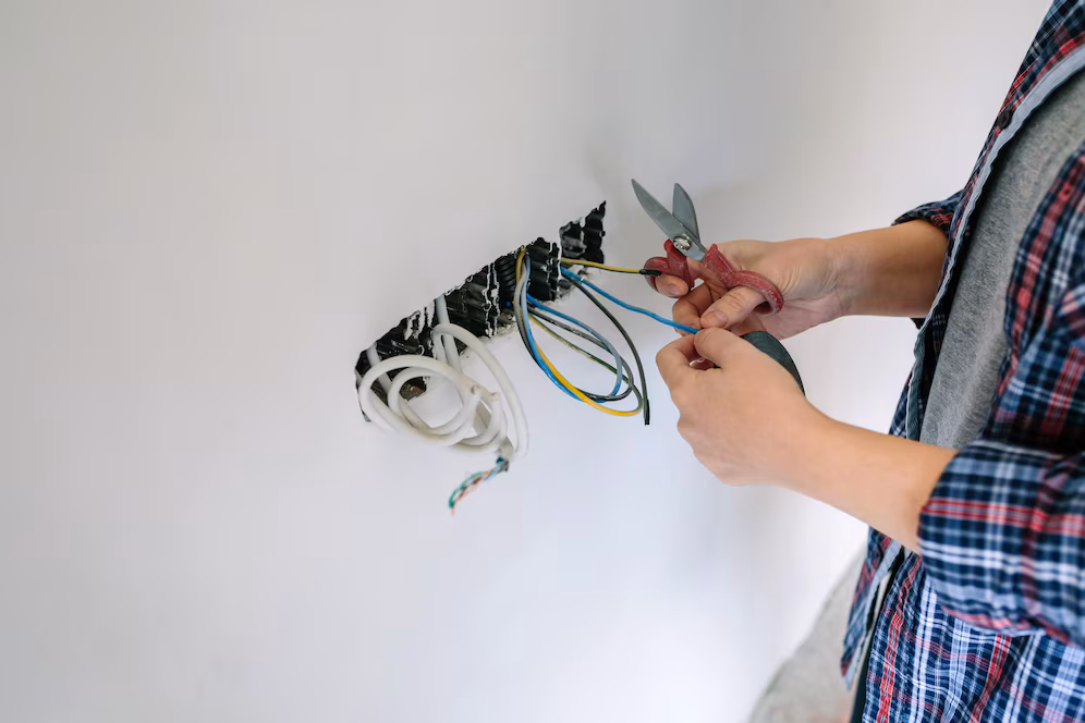 Handyman Collaborating Plug Holes